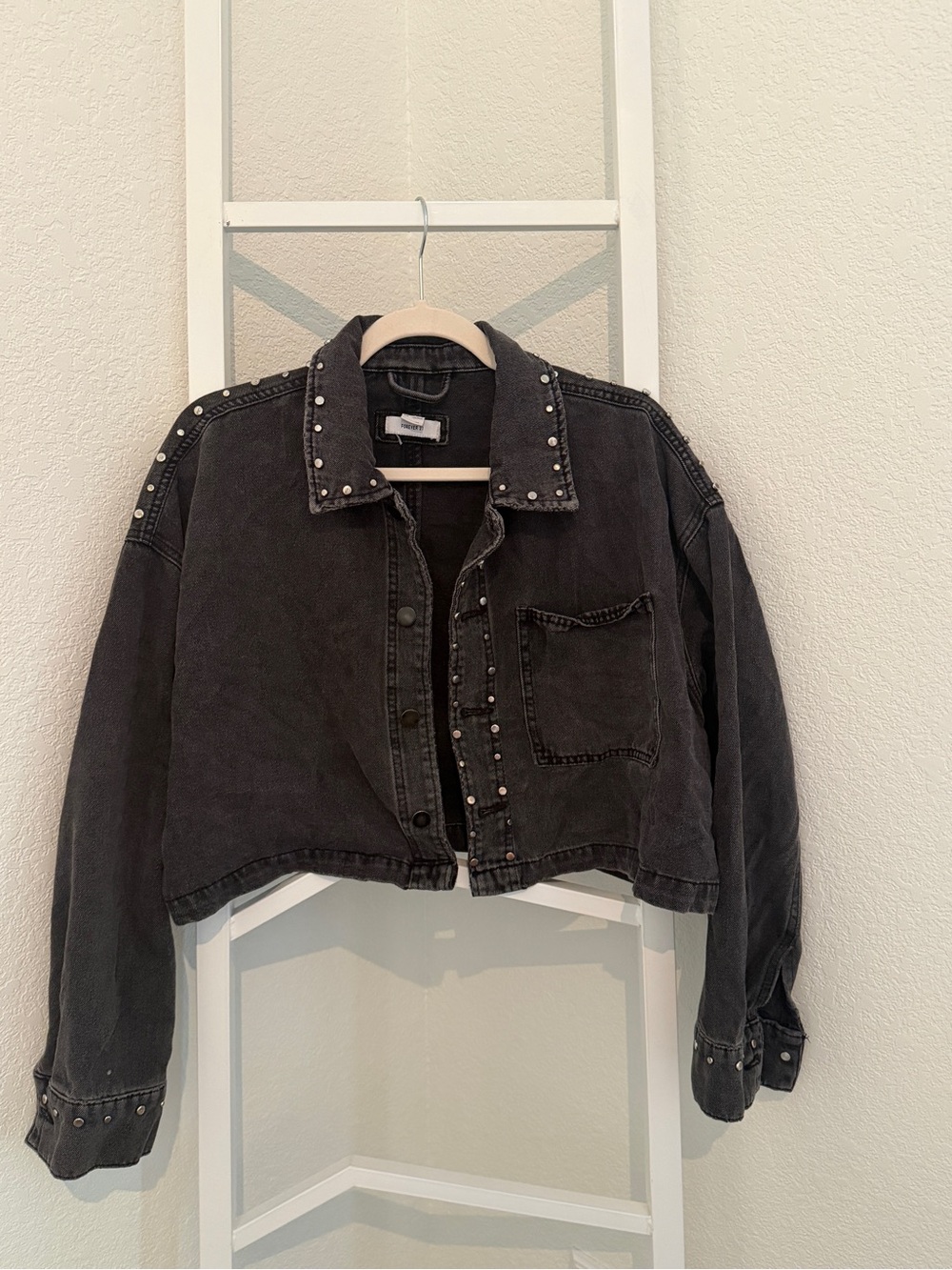 Forever 21 Black Studded Cropped Denim Trucker Jacket Women’s M Y2K